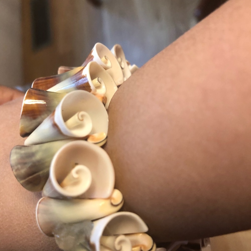 Shell bracelet - Picture 2 of 6